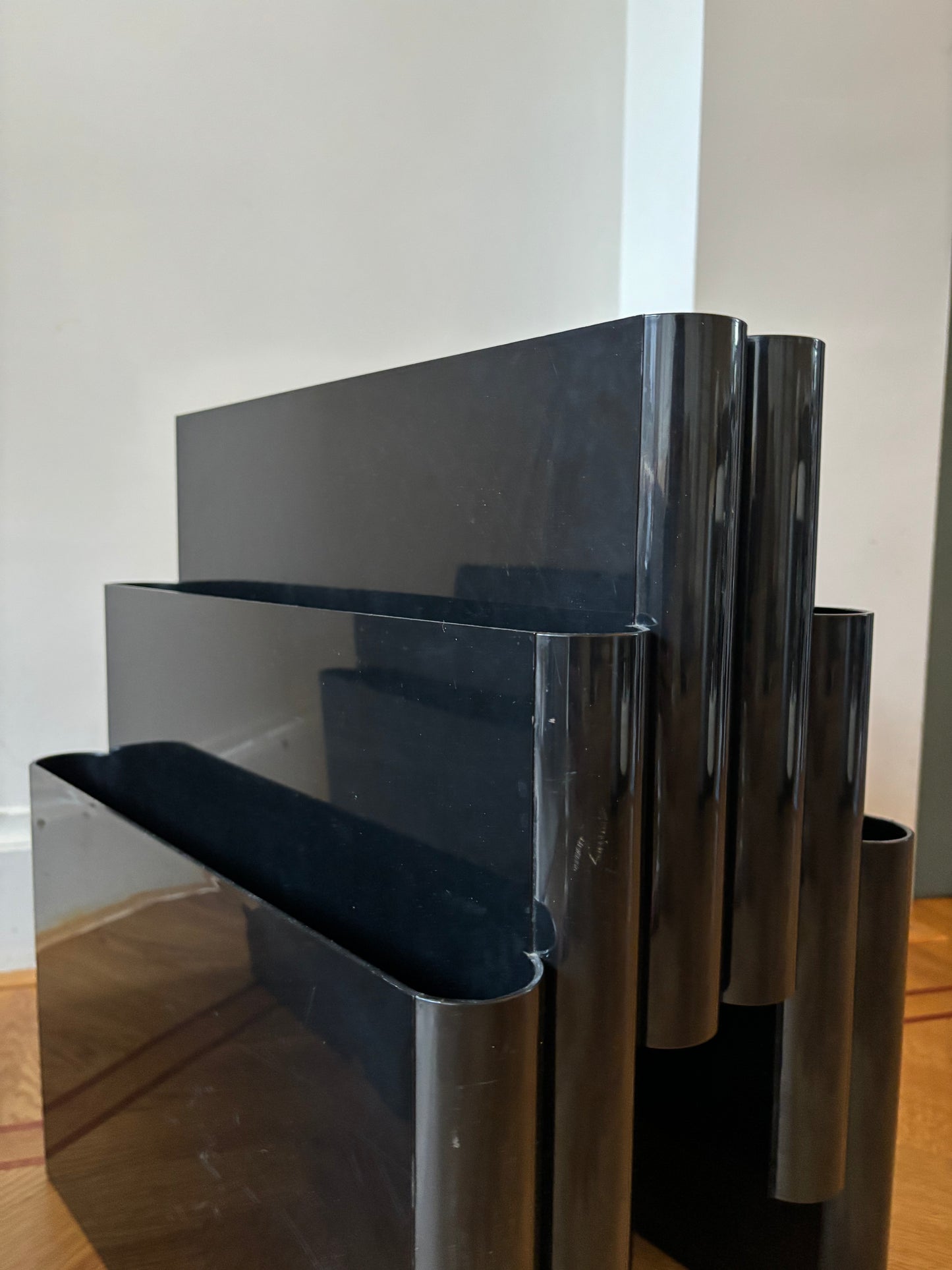 Kartell Magazine Rack - black